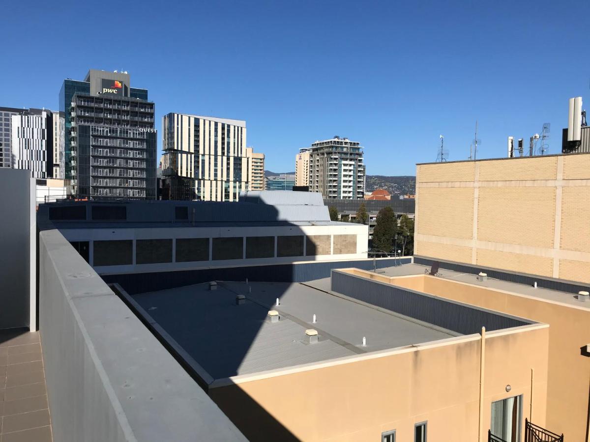 Tasha'S Apartments On Morphett Adelaide Exterior photo